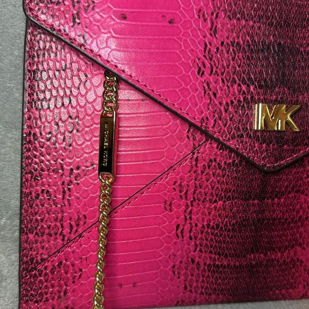 🩷MICHAEL KORS🩷Ultra Pink Barbara Embossed Leather Envelope Clutch/NWT
